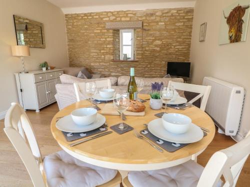 Ewecub Barn BURFORD - image 4