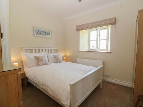 Ewecub Barn BURFORD - image 5