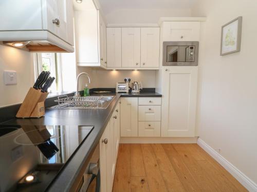 Saddlebacks Barn BURFORD - image 14