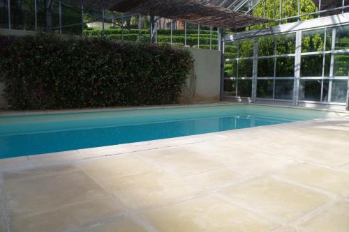 Úszómedence, Les Chambres d Hôtes de Valensole au pays des lavandes et proche des Gorges du Verdon (Les Chambres d Hotes de Valensole au pays des lavandes et proche des Gorges du Verdon) in Valensole