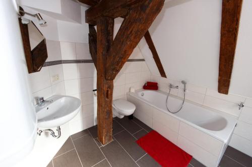 ห้องน้ำ, Pension Altes Burghotel in นอยสตัดท์-เกลเวอ