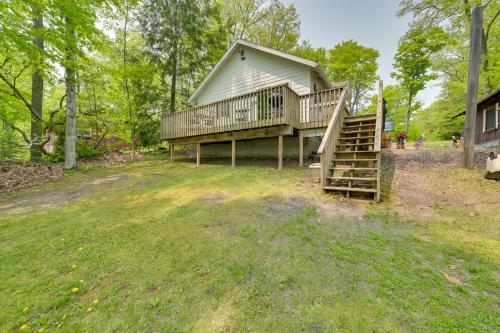 Cozy Carp Lake Cottage with Dock, 4 Kayaks and Fire Pit