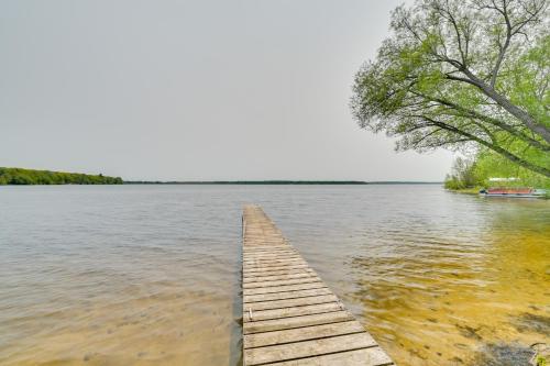 Cozy Carp Lake Cottage with Dock, 4 Kayaks and Fire Pit