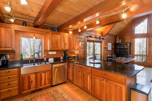 Stoney Brook Cabin in Boone, USA