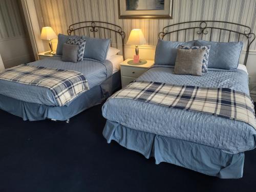 2 double beds