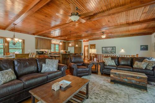 Majestic Mountain Hideaway image