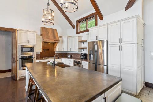 Lucky Bear Lodge in Blowing Rock, USA