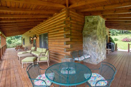 Sleepy Valley Hideaway in Boone, USA