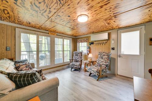 Waterfront Paradise Lake Cottage with Private Dock! in Carp Lake, USA