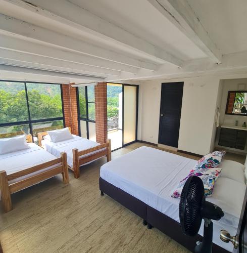 1 double bed, 2 twin beds