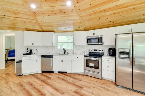 Pocono Pines Retreat with Private Deck! in Pocono Pines, USA
