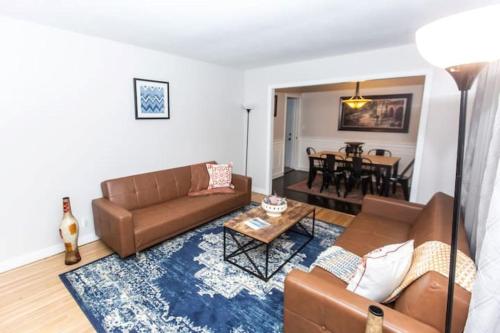 Birmingham Brickstone With Backyard Privacy - image 2