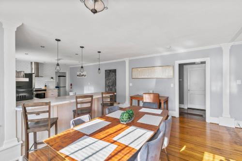 Beautiful Tarrant Home-Minutes to Airport and Downtown - main image