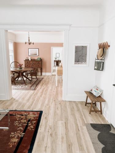 Instalaciones, Designer Home 2 Bedroom - 20min to NYC WTC - Private Backyard in Harrison