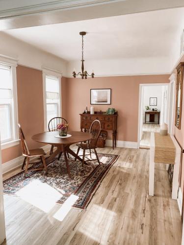 Attrezzature e servizi, Designer Home 2 Bedroom - 20min to NYC WTC - Private Backyard in Harrison (NJ)