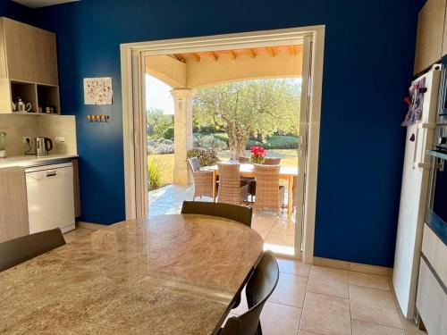 Villa et piscine au jardin typique méditerranéen (Villa et piscine au jardin typique mediterraneen) in Carros