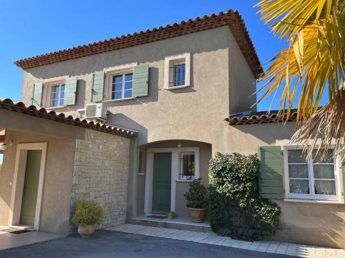 Villa et piscine au jardin typique méditerranéen (Villa et piscine au jardin typique mediterraneen) in Carros