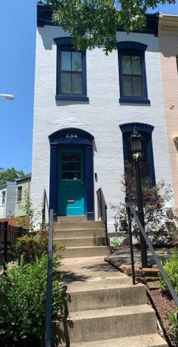 Home in Foggy Bottom Historic District / 2 bedroom