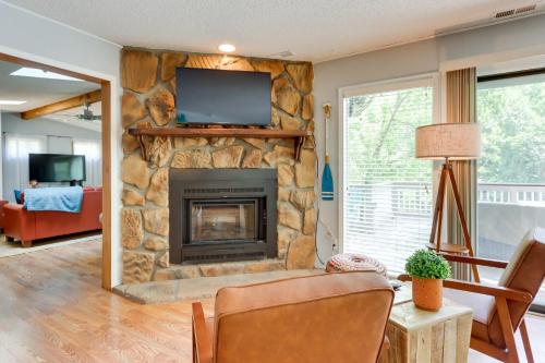 Lakefront Retreat in the Heart of Osage Beach! Lakefront Retreat in the Heart of Osage Beach!