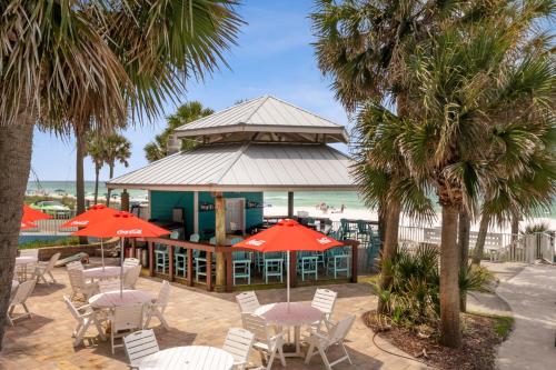 Bar/lounge, Beachcomber Beachfront Hotel, a By The Sea Resort in Panama City (FL)