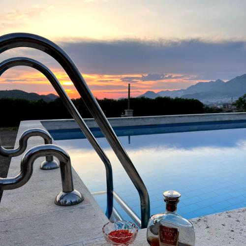 Apartment with Pool View  image 2