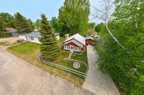 Good Times Ahead at This Cozy Houghton Lake Cabin! - image 44