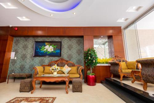 公用交誼廳/視聽室, 女王花園飯店 (Queen Garden Hotel) in 頭頓