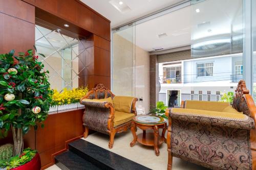 公用交誼廳/視聽室, 女王花園飯店 (Queen Garden Hotel) in 頭頓