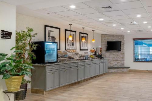 Best Western Plus New England Inn & Suites