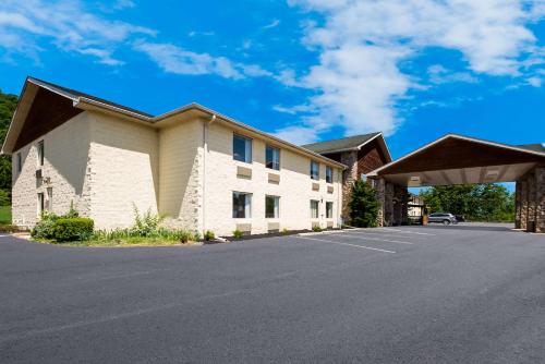 SureStay Plus Hotel by Best Western Berkeley Springs