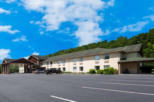 SureStay Plus Hotel by Best Western Berkeley Springs