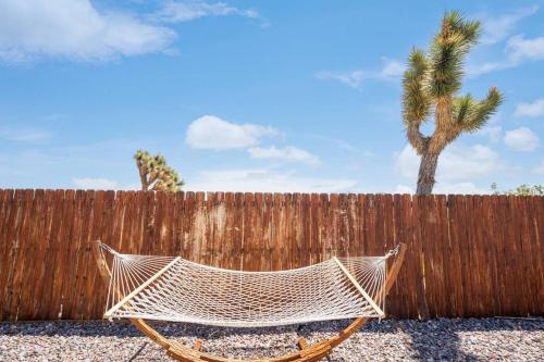 Tranquil Family Friendly Pool Sanctuary Near JTNP in Joshua Tree, USA