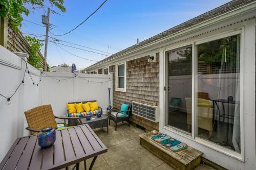 Charming Dennis Port Getaway for Two with Pool Walk to Beach - image 6
