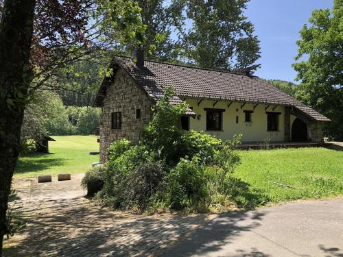 Ardennes villa with riverside garden and views gîte à louer Setz