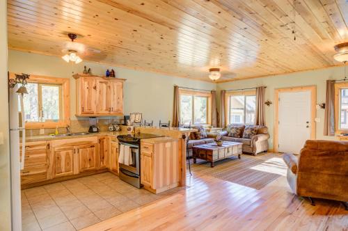 B&B Island Park - Muley Hollow by KABINO Fire Pit Grill SmartTV WiFi Washer Dryer - Bed and Breakfast Island Park