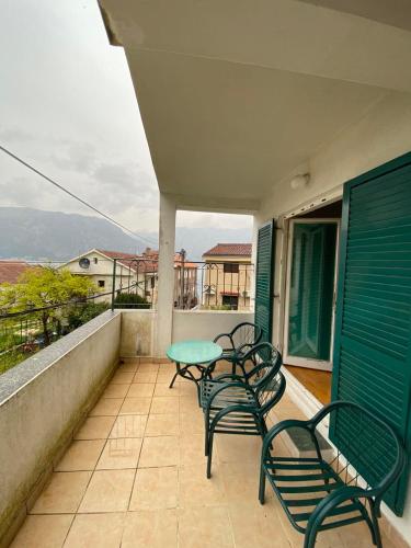 Apartman Prcanj - Do mora