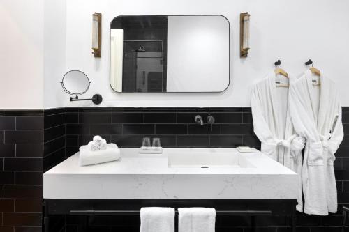 Allegro Neve Tzedek Boutique Suites with nearby shelter - By HOMY - image 5