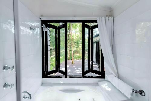Shower, Tiona Holiday Park in Taree