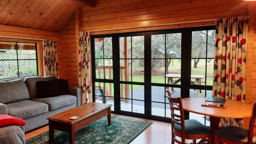 ทัศนียภาพภายนอกโรงแรม, มิราเบล ชาเลต์ (Mirabell Chalets) in อเล็กซานดรา