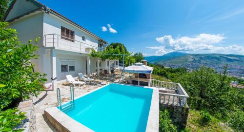 Perfect view of Mostar - with swimming pool