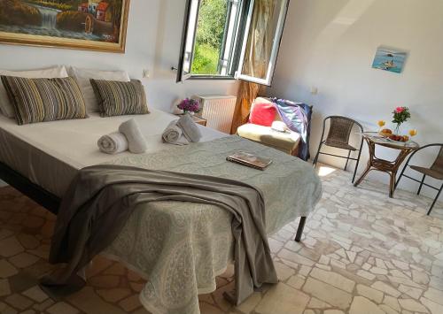 King size bed, Terra relaxa, Vista al mar, near Achilleio, Achílleion (zdjęcie 9)
