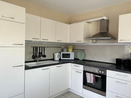 Facilities, Parkplatze, Einzelbetten, 2 TVs, Balkon, Terrasse, fast Wi-Fi bis zu 1000 Mbit, Homeoffice in Hanau am Main