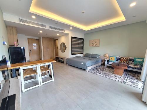 Studio with Sea View image 7