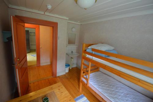 1 twin bed