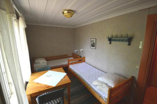 2 twin beds