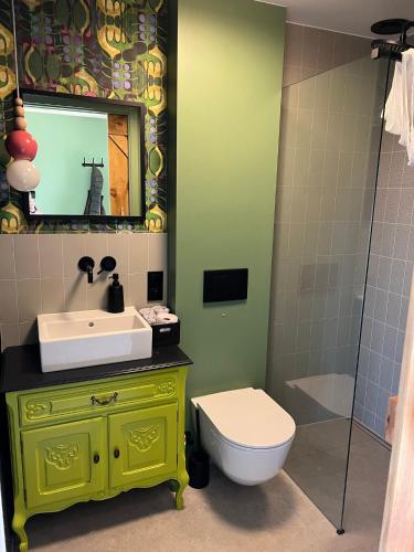 Duša, 120 letnia ChataBarutka w Górach z jacuzzi i sauną (120 letnia ChataBarutka w Gorach z jacuzzi i sauna) in Rychwald