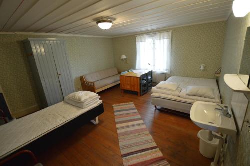 1 double bed, 1 twin bed, 1 sofa bed
