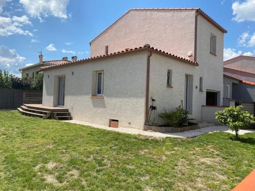 Maison calme dans village typique du sud 4 Etoiles - Location saisonnière - Palau-del-Vidre