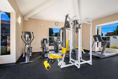 Fitness center, SureStay Plus By Best Western Upland Ontario North in Upland (CA)
