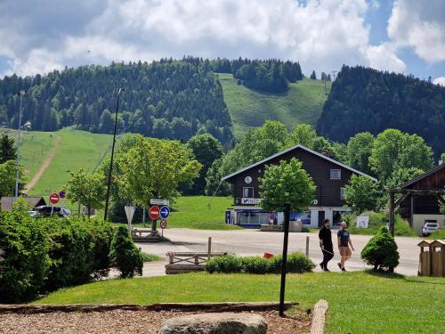 Place Royale pour 10 à 12 personnes à 30m des pistes de Ski et Vtt - Métabief - Mont d'Or